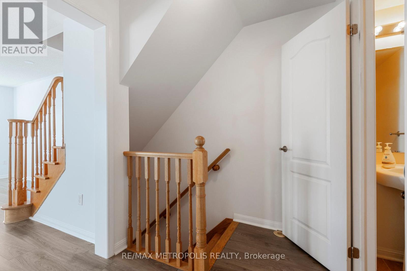 54 Howe Avenue, Toronto (Clairlea-Birchmount), Ontario  M1L 0C5 - Photo 6 - E12217512