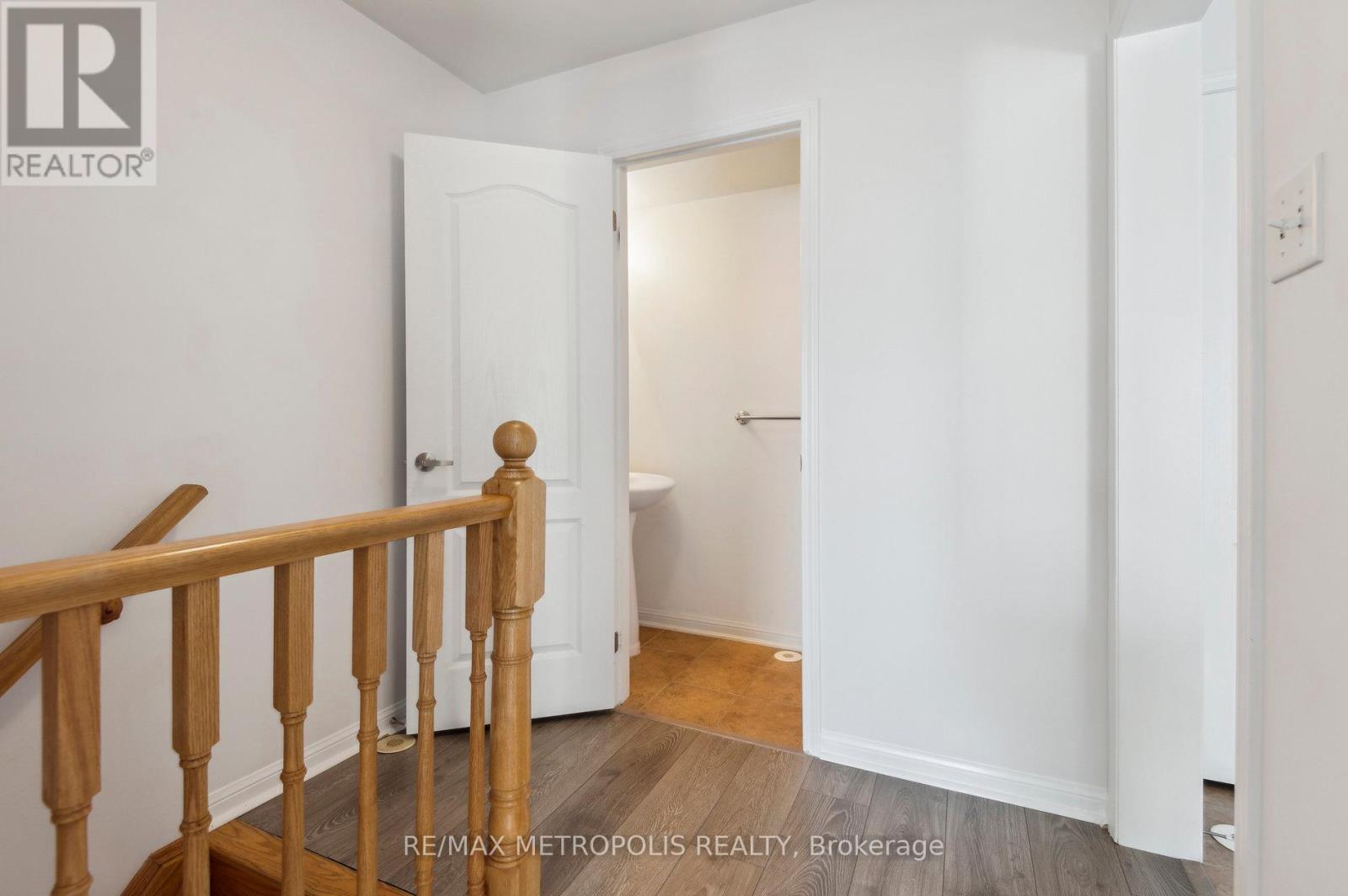 54 Howe Avenue, Toronto (Clairlea-Birchmount), Ontario  M1L 0C5 - Photo 8 - E12217512