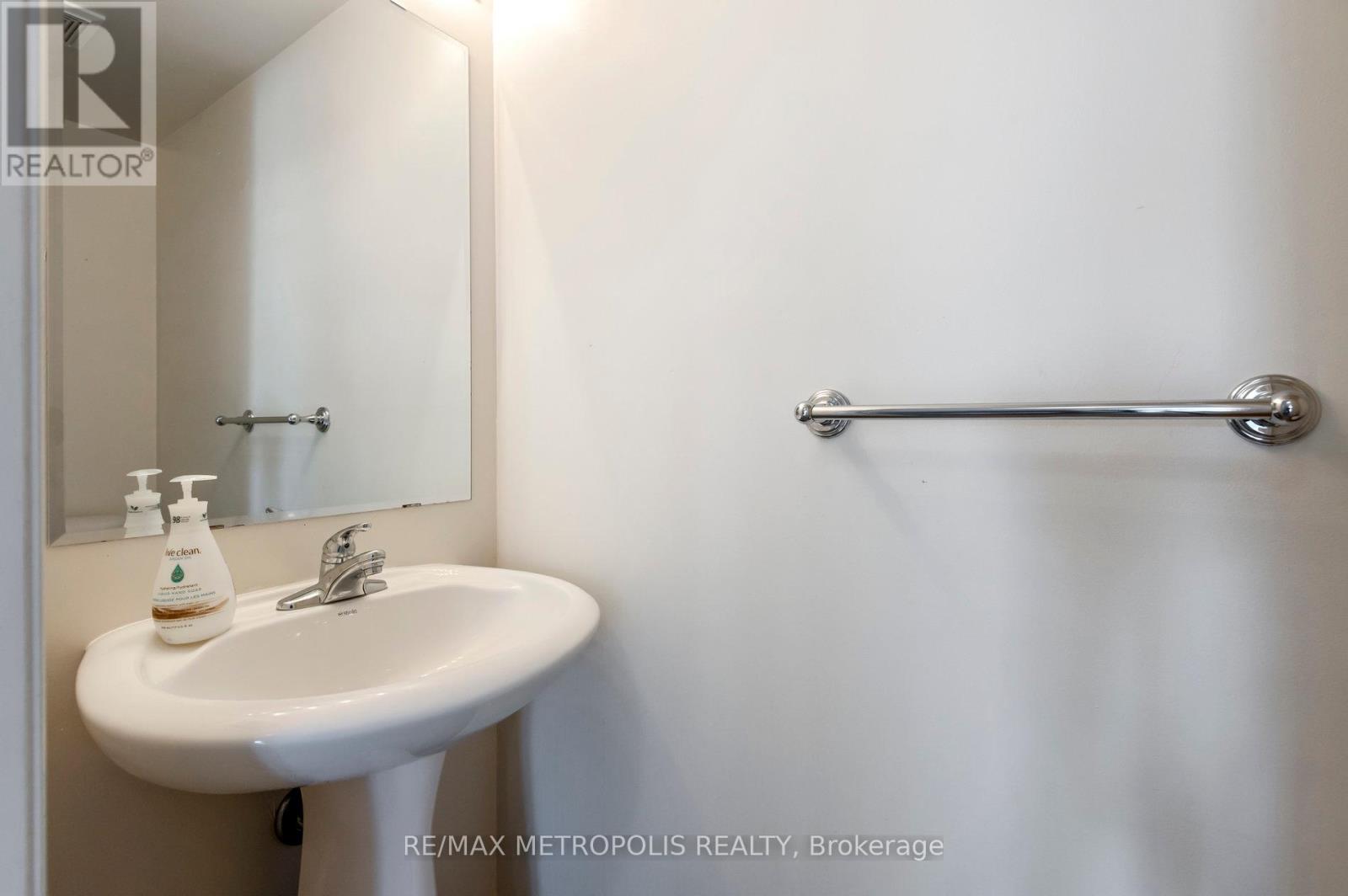 54 Howe Avenue, Toronto (Clairlea-Birchmount), Ontario  M1L 0C5 - Photo 9 - E12217512