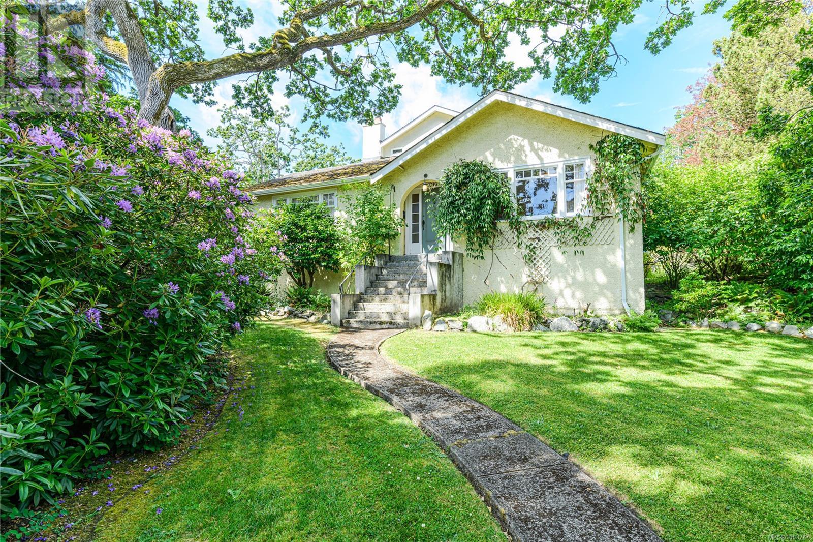 1040 St. Louis St, Oak Bay, British Columbia  V8S 5B6 - Photo 2 - 1003287