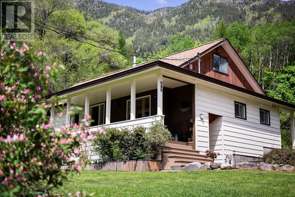 595 Valhalla Road, Nelson, British Columbia  V1L 6M6 - Photo 4 - 10337054