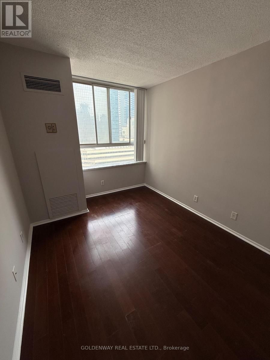 1710 - 717 Bay Street, Toronto, Ontario  M5G 2J9 - Photo 12 - C12215241