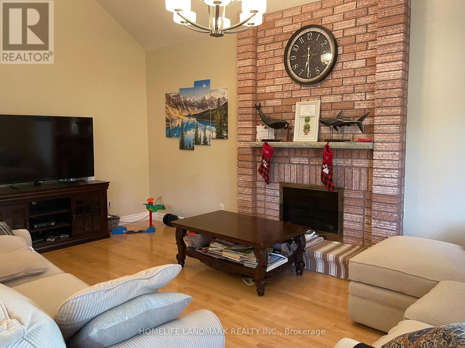 61 Mary Elizabeth Crescent, Markham, Ontario  L3R 9L4 - Photo 3 - N12217552