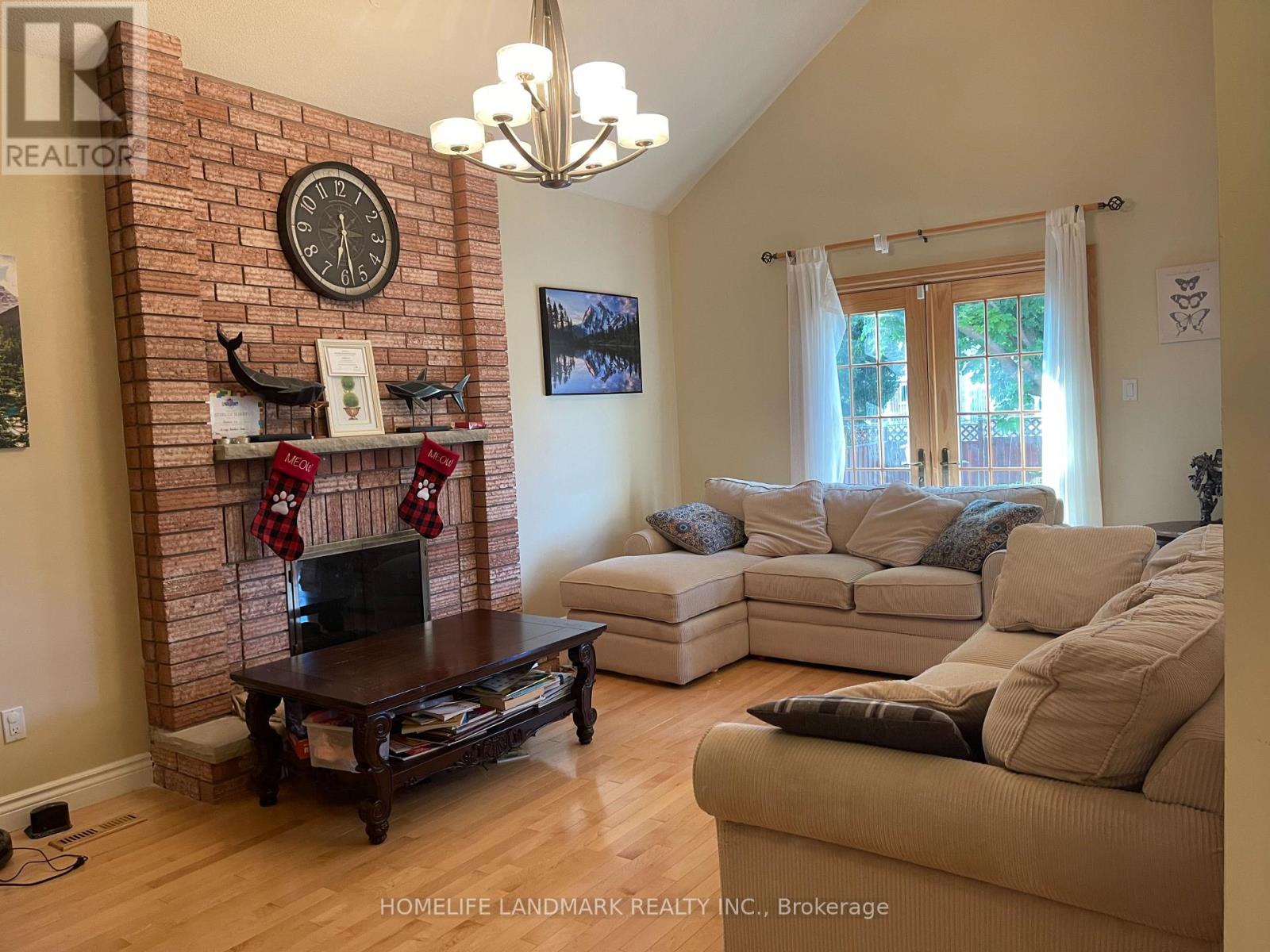 61 Mary Elizabeth Crescent, Markham, Ontario  L3R 9L4 - Photo 4 - N12217552