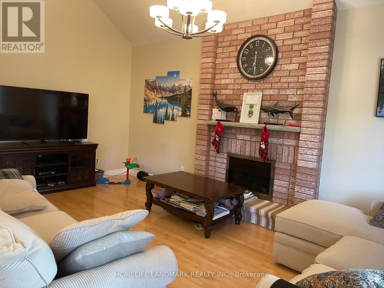 61 Mary Elizabeth Crescent, Markham, Ontario  L3R 9L4 - Photo 5 - N12217552