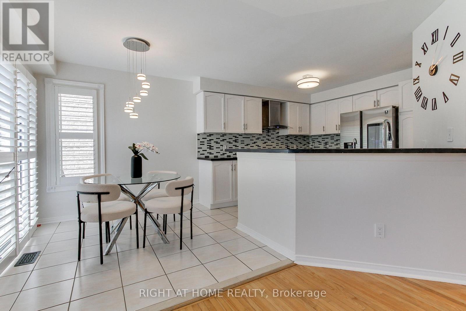 10 Juneberry Avenue, Markham, Ontario  L3S 4B1 - Photo 14 - N12217555