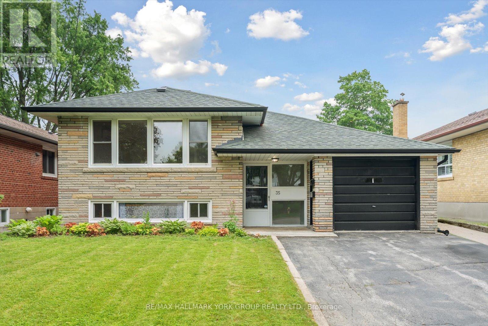 35 WINNIPEG ROAD, Toronto, Ontario