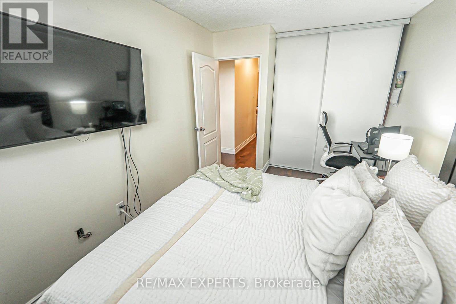 924 - 1625 Bloor Street, Mississauga (Applewood), Ontario  L4X 1S3 - Photo 24 - W12217533
