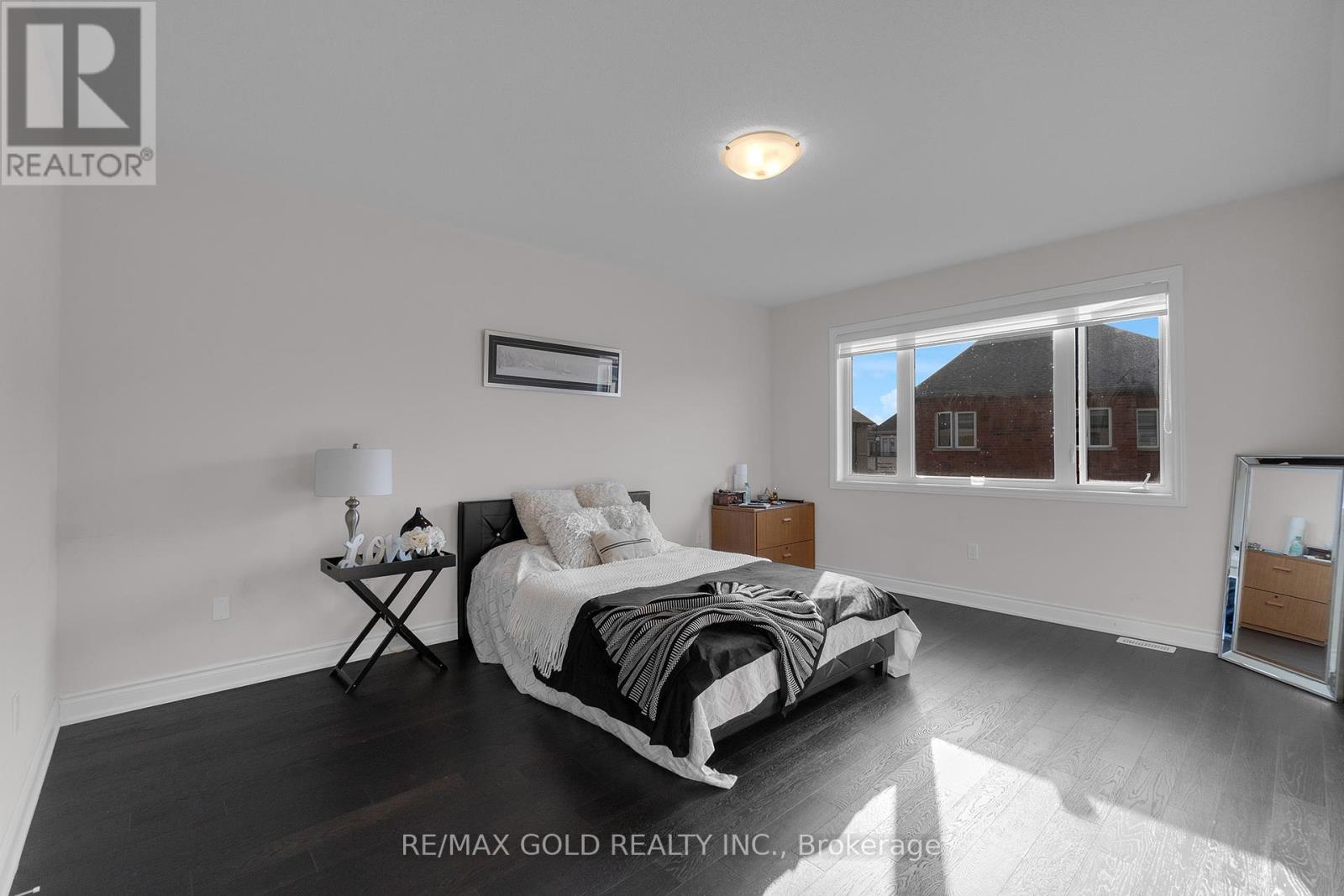 54 Spinland Street, Caledon, Ontario  L7C 4K6 - Photo 18 - W12217535