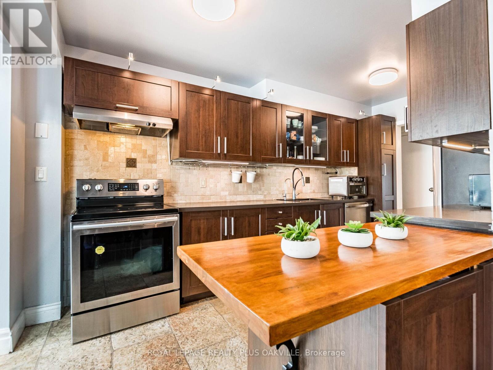 730 Galloway Crescent, Mississauga (Creditview), Ontario  L5C 3W1 - Photo 17 - W12217540