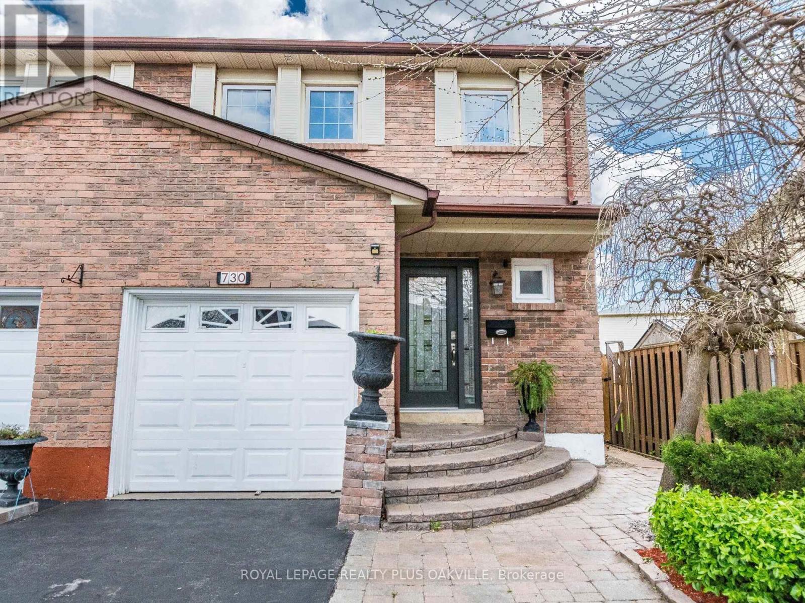 730 Galloway Crescent, Mississauga (Creditview), Ontario  L5C 3W1 - Photo 2 - W12217540