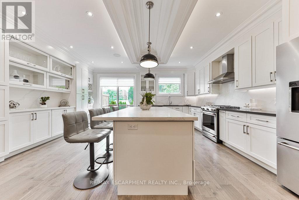 34b Pine Avenue N, Mississauga (Port Credit), Ontario  L5H 2P8 - Photo 8 - W12217556