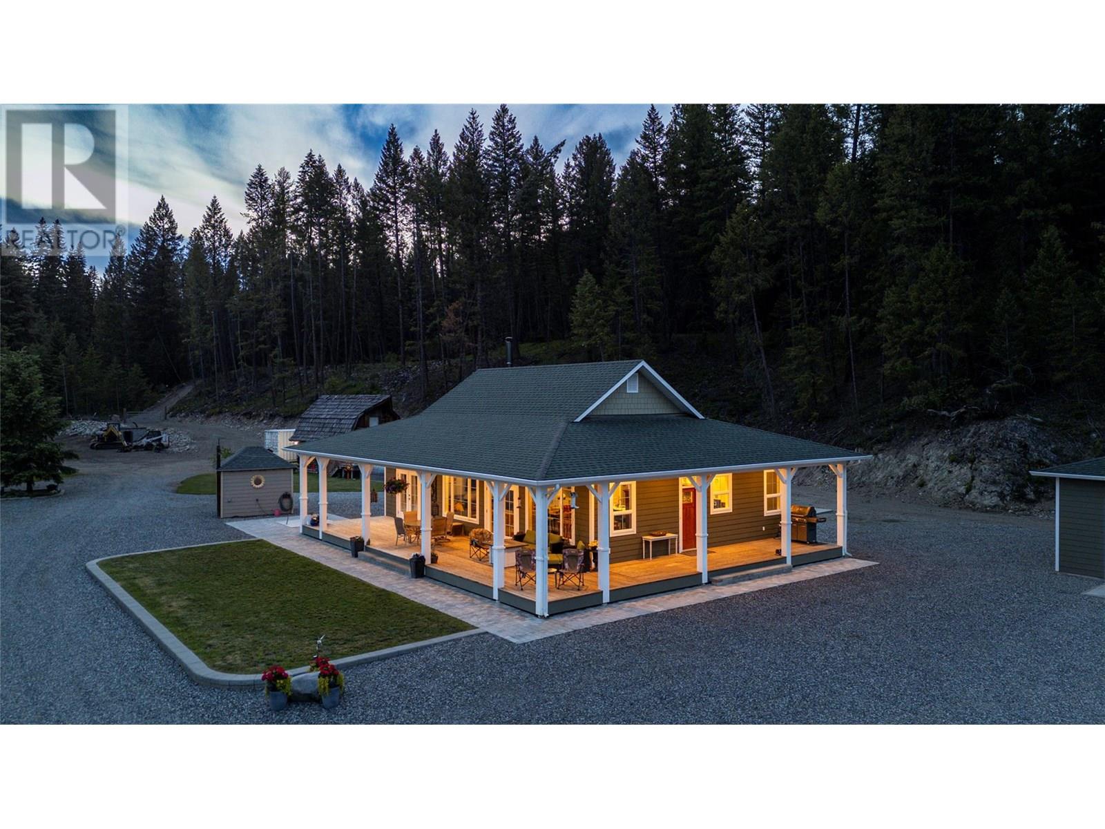6645 Highway 33 Highway, Carmi, British Columbia  V0H 1A0 - Photo 2 - 10351415
