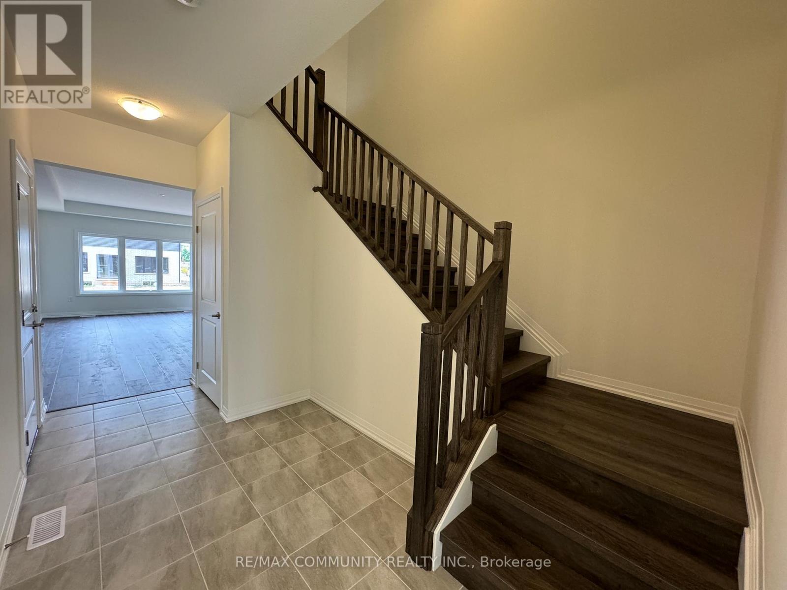 72 Samuel Avenue, Pelham, Ontario  L0S 1E1 - Photo 3 - X12217507