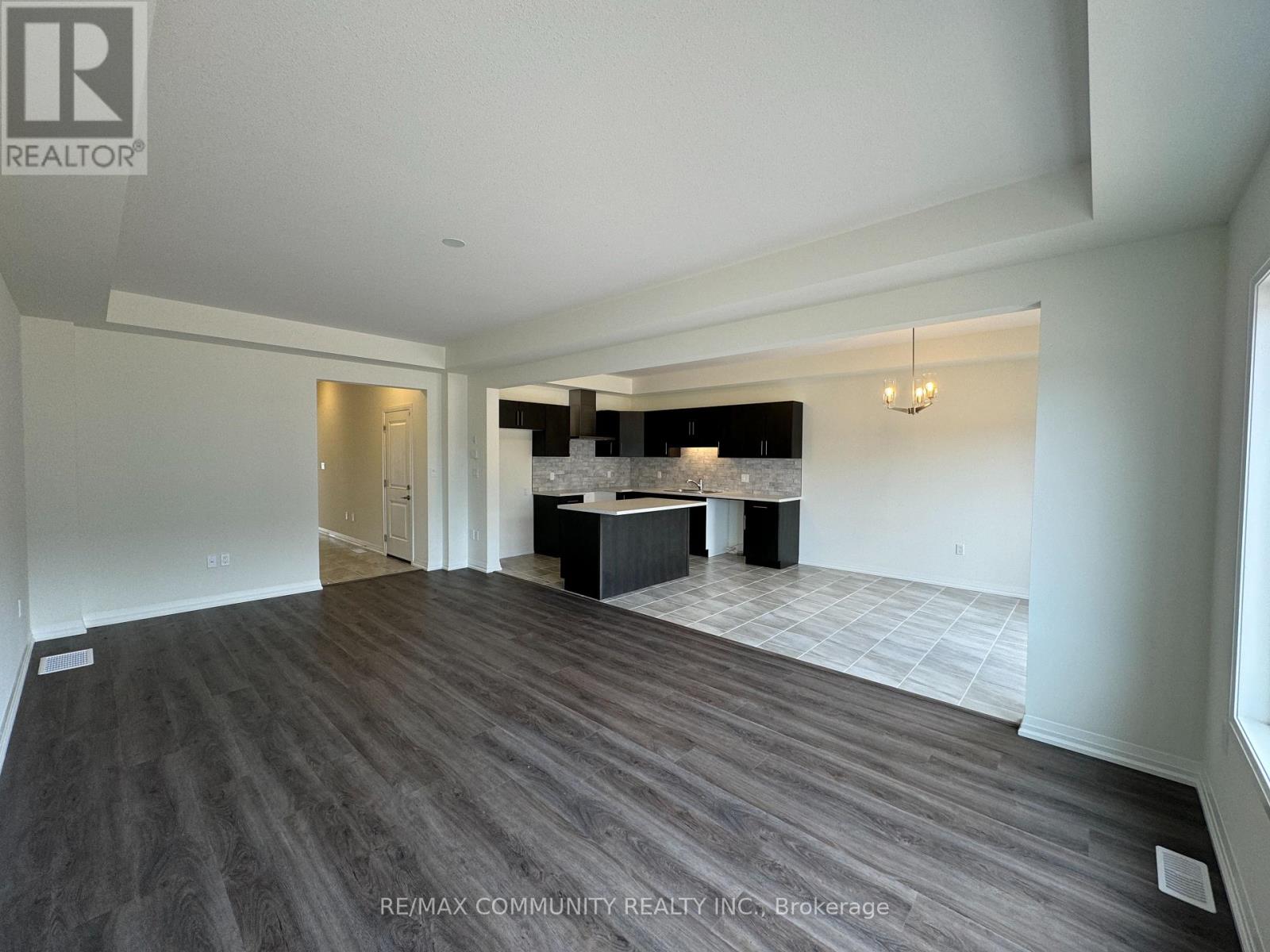 72 Samuel Avenue, Pelham, Ontario  L0S 1E1 - Photo 4 - X12217507