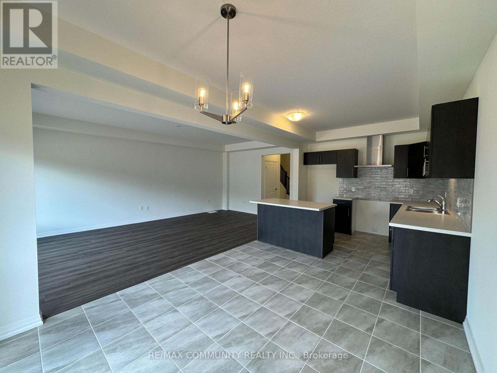 72 Samuel Avenue, Pelham, Ontario  L0S 1E1 - Photo 8 - X12217507