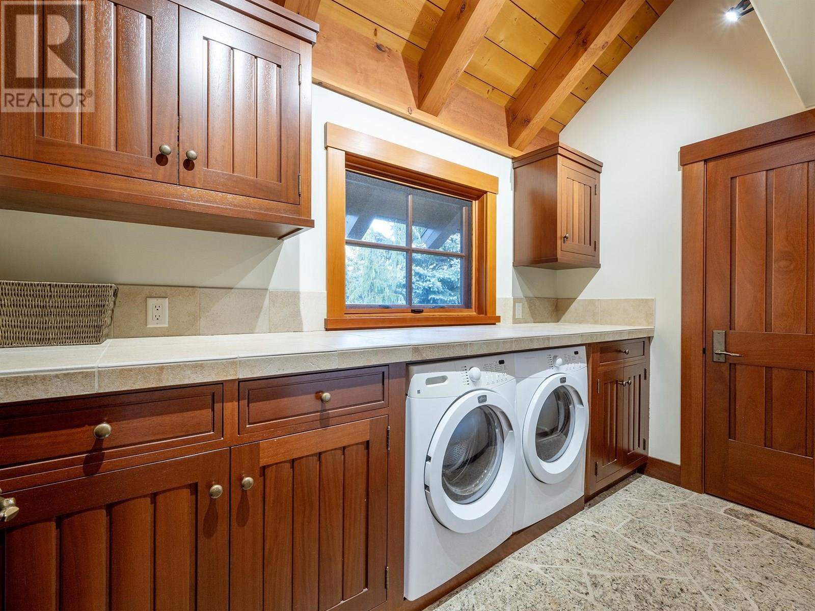 2219 Lake Placid Road, Whistler, British Columbia  V8E 0B2 - Photo 31 - R2990887