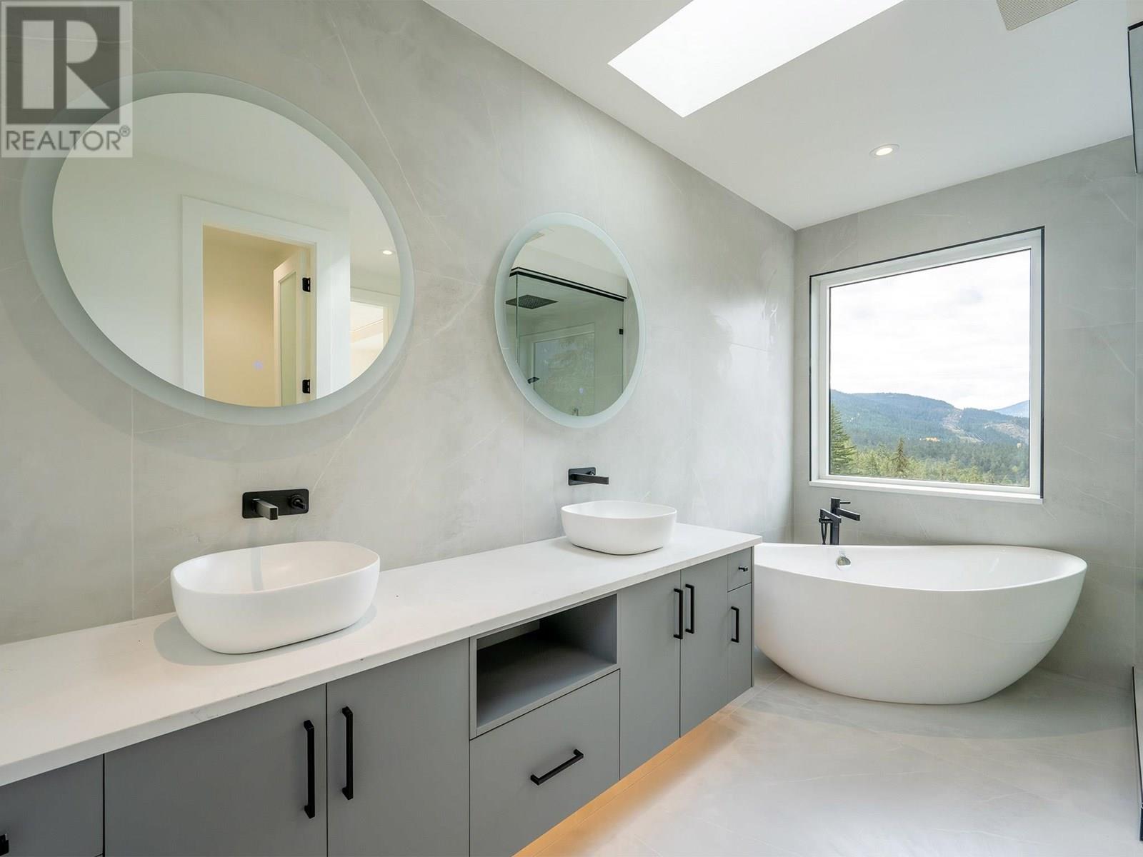9333 Warbler Way, Whistler, British Columbia  V8E 1M1 - Photo 24 - R3006508