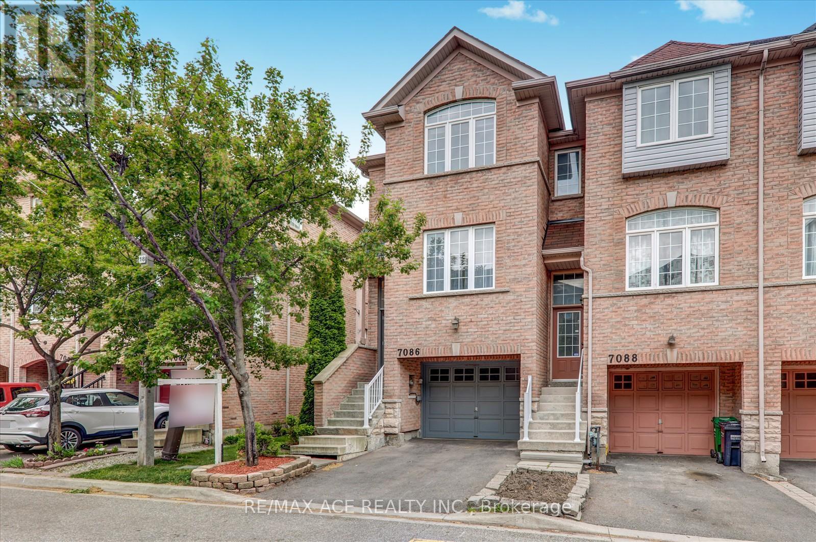 7086 Fairmeadow Crescent, Mississauga, Ontario  L5N 8R5 - Photo 2 - W12216531