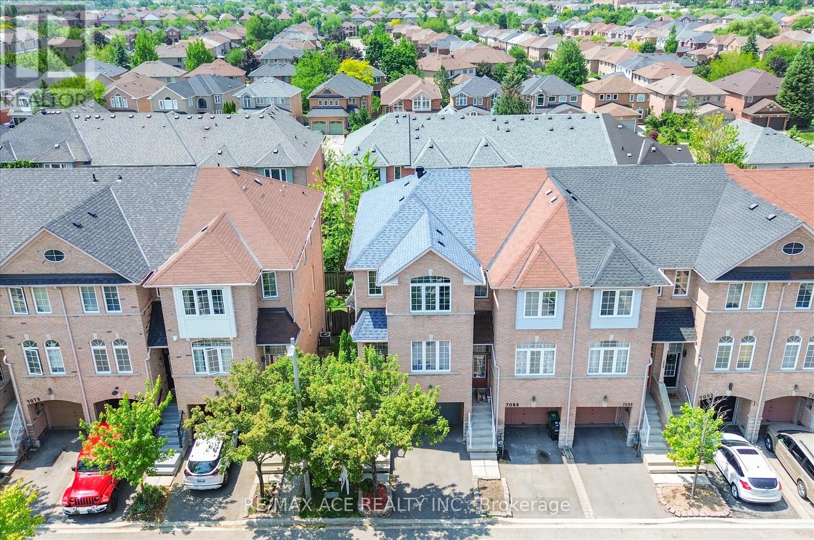 7086 Fairmeadow Crescent, Mississauga, Ontario  L5N 8R5 - Photo 5 - W12216531