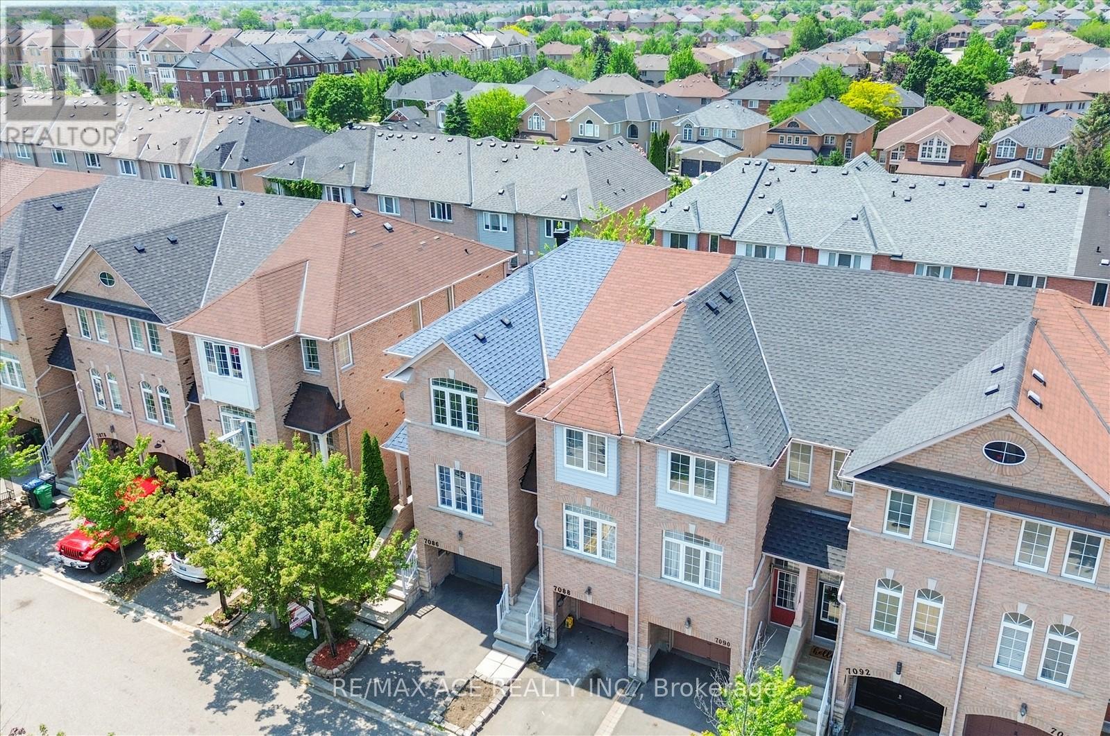 7086 Fairmeadow Crescent, Mississauga, Ontario  L5N 8R5 - Photo 6 - W12216531