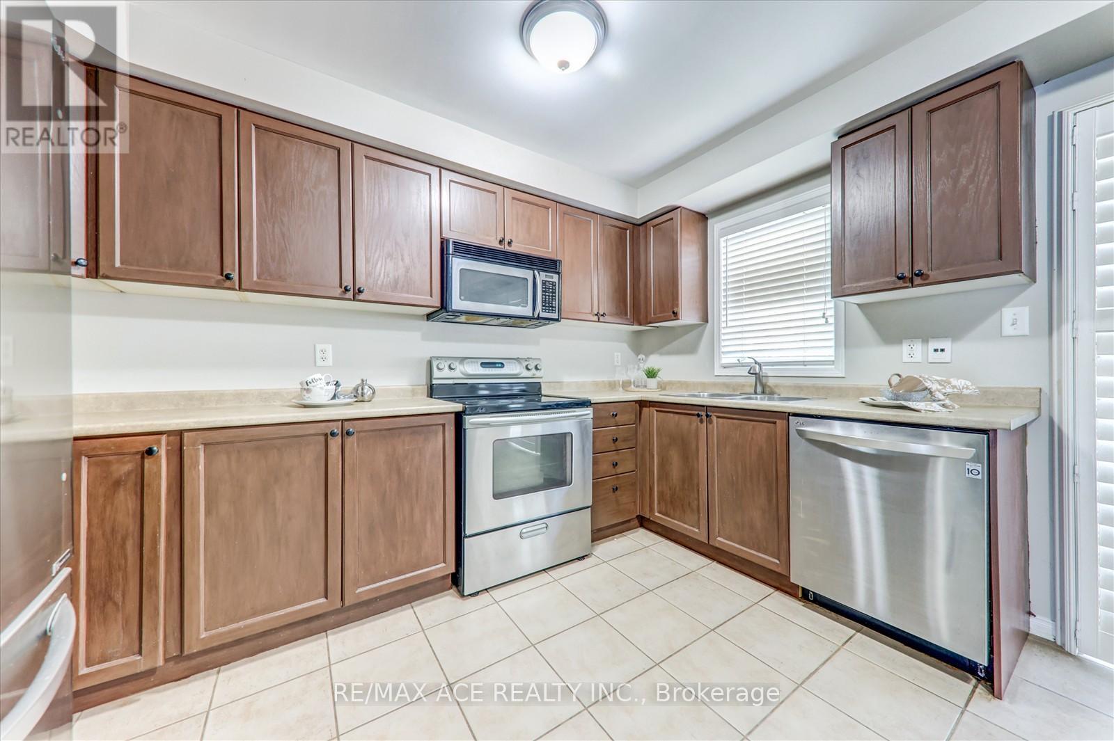 7086 Fairmeadow Crescent, Mississauga, Ontario  L5N 8R5 - Photo 20 - W12216531