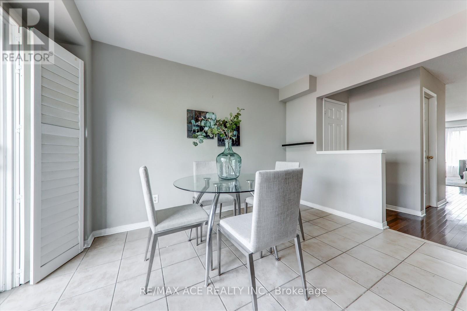 7086 Fairmeadow Crescent, Mississauga, Ontario  L5N 8R5 - Photo 21 - W12216531