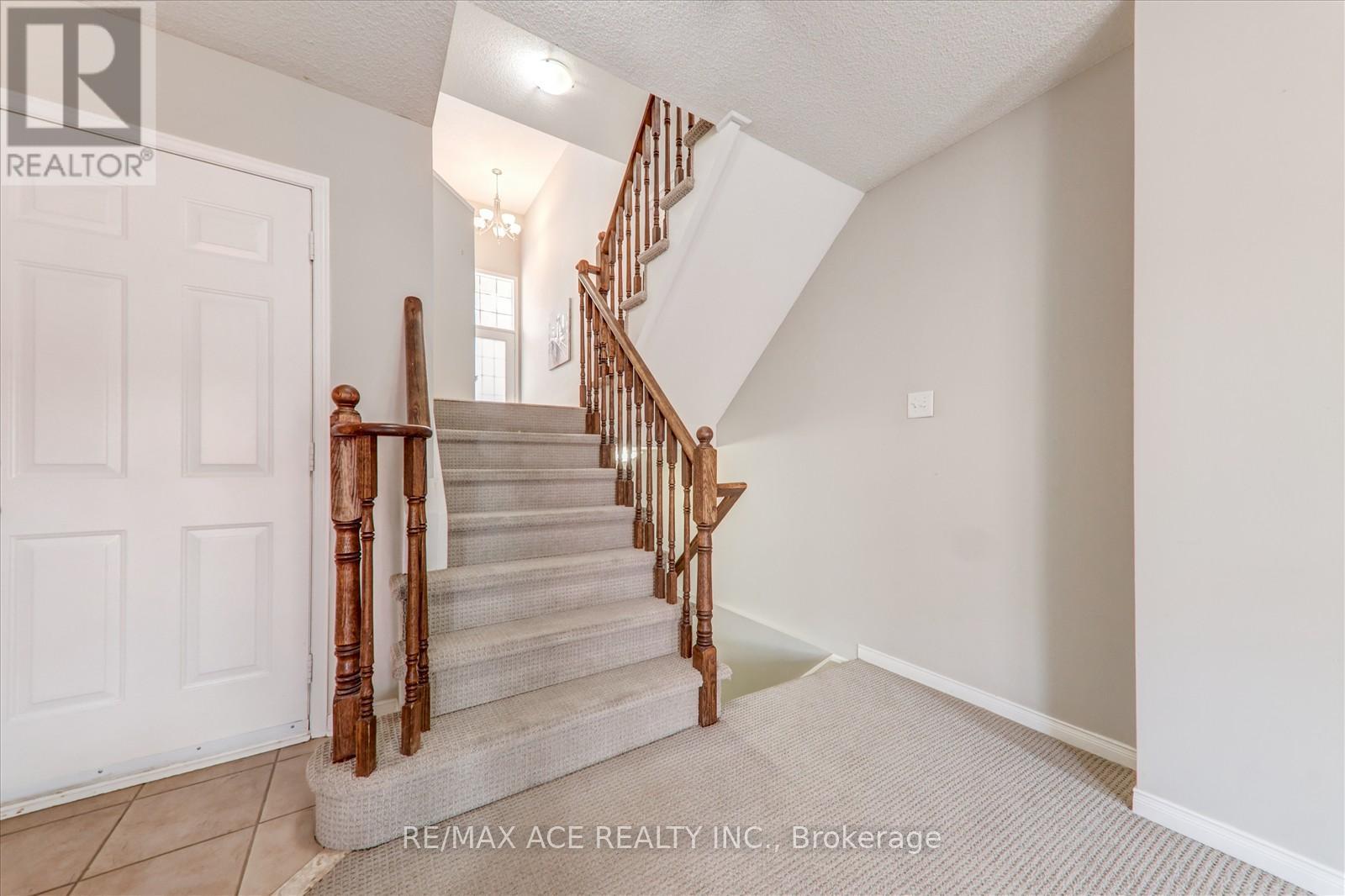 7086 Fairmeadow Crescent, Mississauga, Ontario  L5N 8R5 - Photo 10 - W12216531