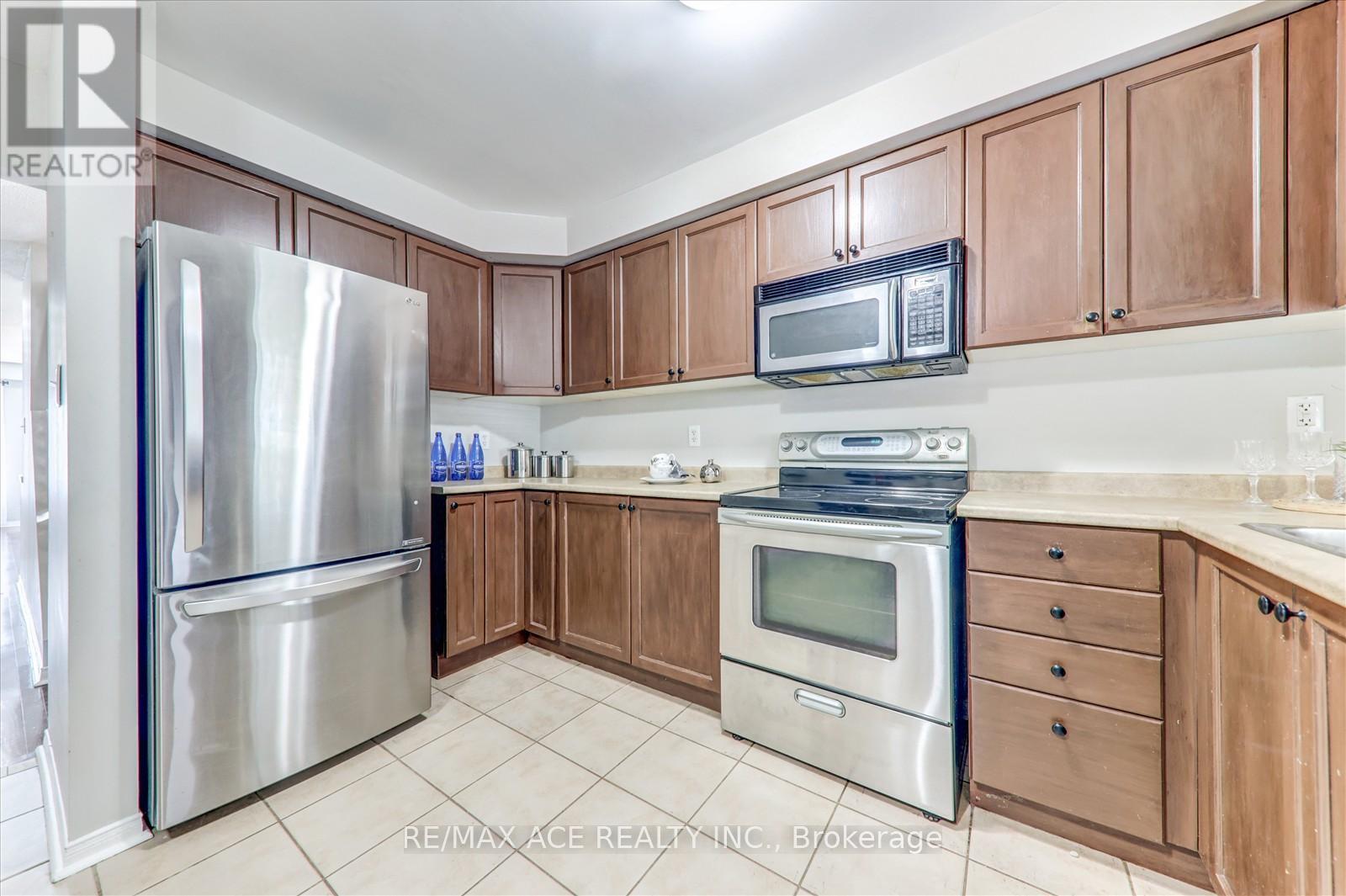 7086 Fairmeadow Crescent, Mississauga, Ontario  L5N 8R5 - Photo 19 - W12216531