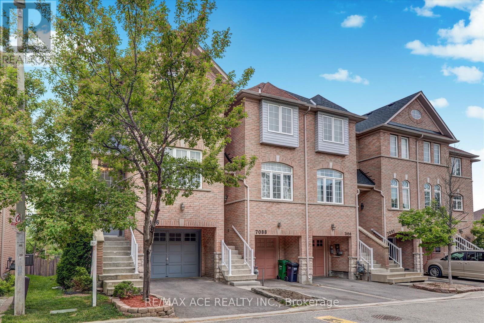 7086 Fairmeadow Crescent, Mississauga, Ontario  L5N 8R5 - Photo 3 - W12216531