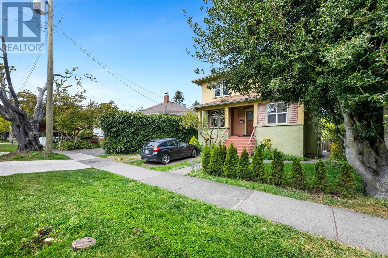 Property at 1138 Oxford St image 2