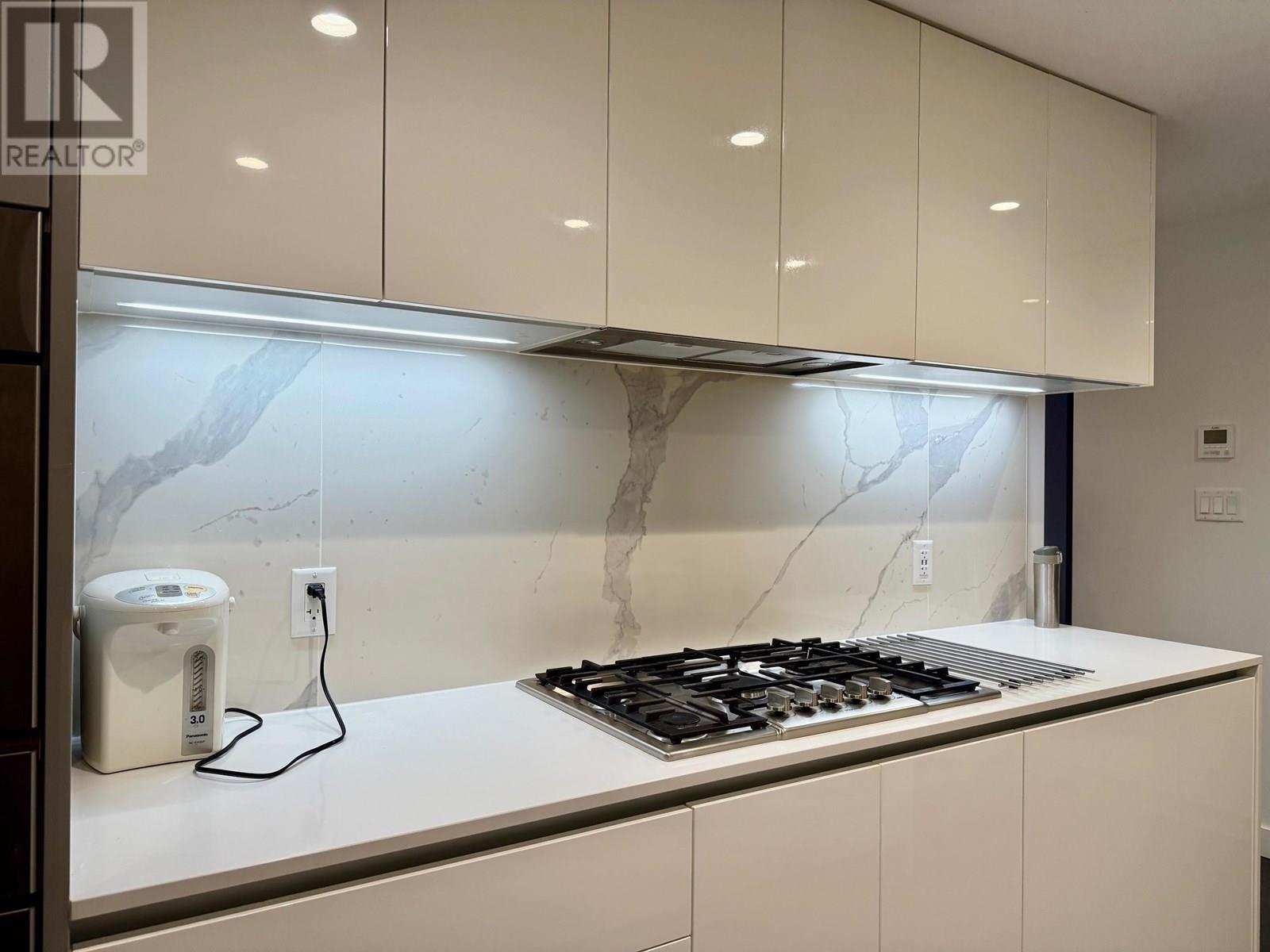Listing Picture 7 of 21 : 2306 2085 SKYLINE COURT, Burnaby / 本拿比 - 魯藝地產 Yvonne Lu Group - MLS Medallion Club Member