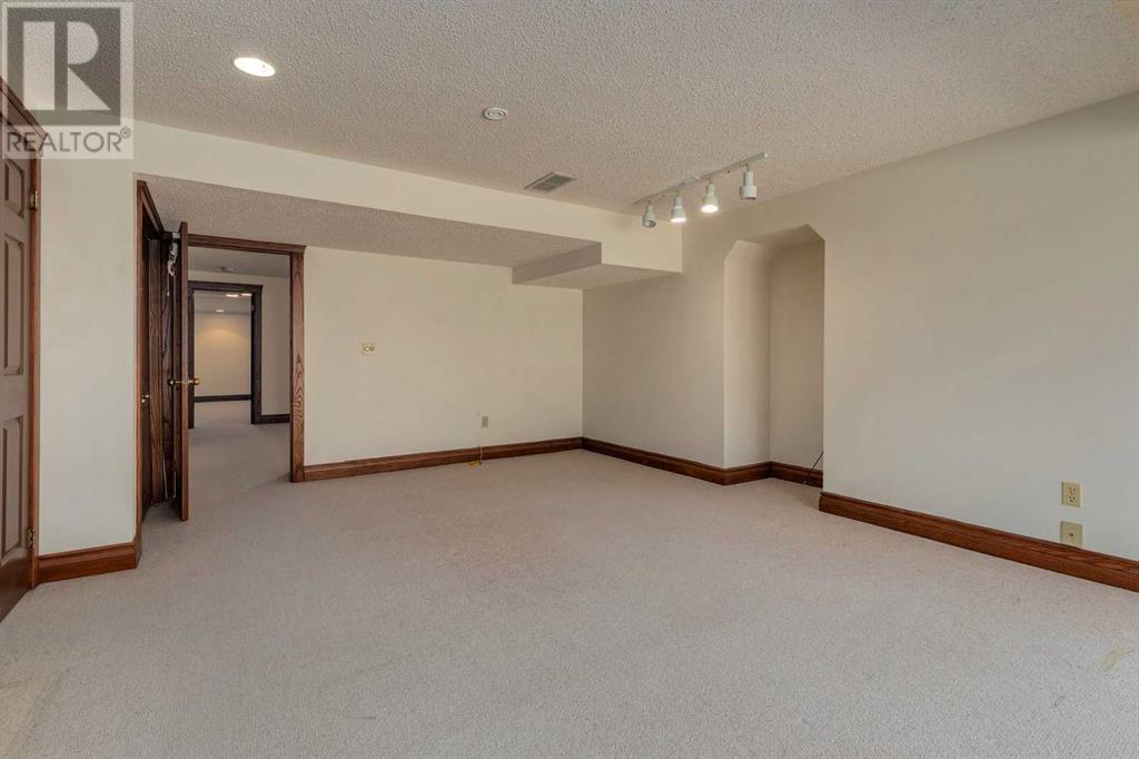 108 Coach Grove Place Sw, Calgary, Alberta  T3H 1J2 - Photo 37 - A2229859