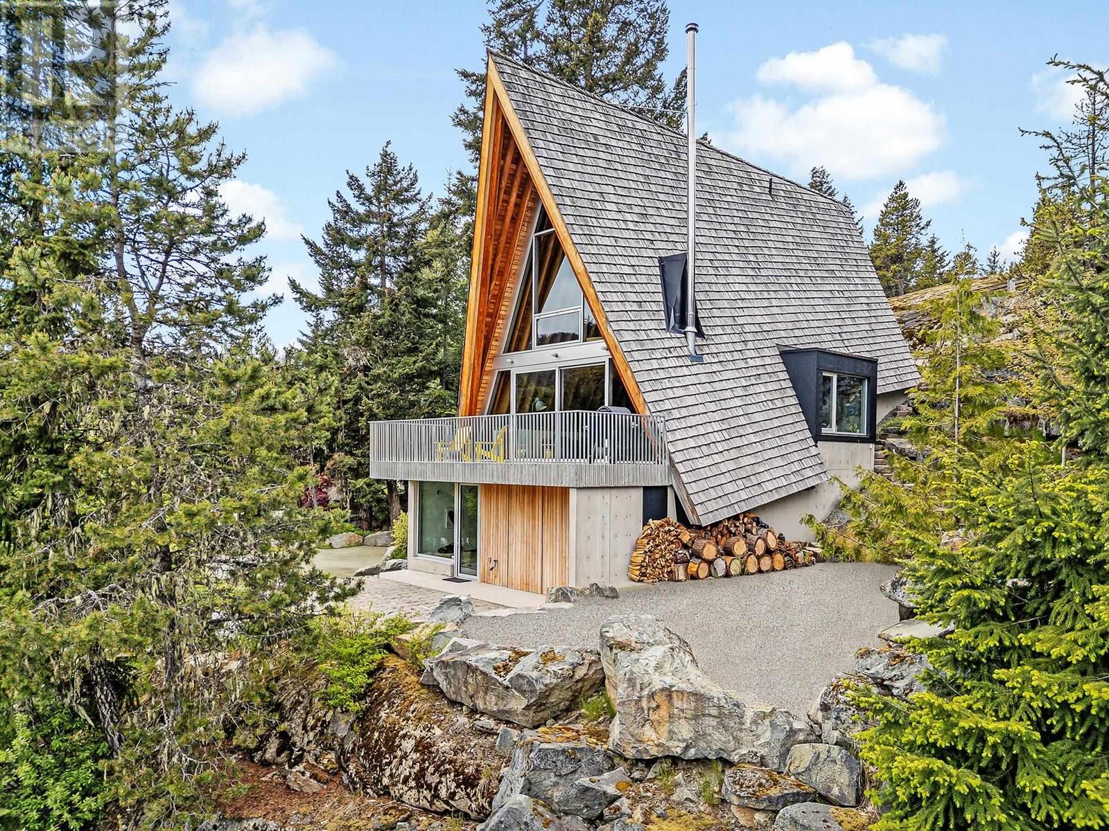 9501 Emerald Drive, Whistler, British Columbia  V8E 0G5 - Photo 1 - R2979718