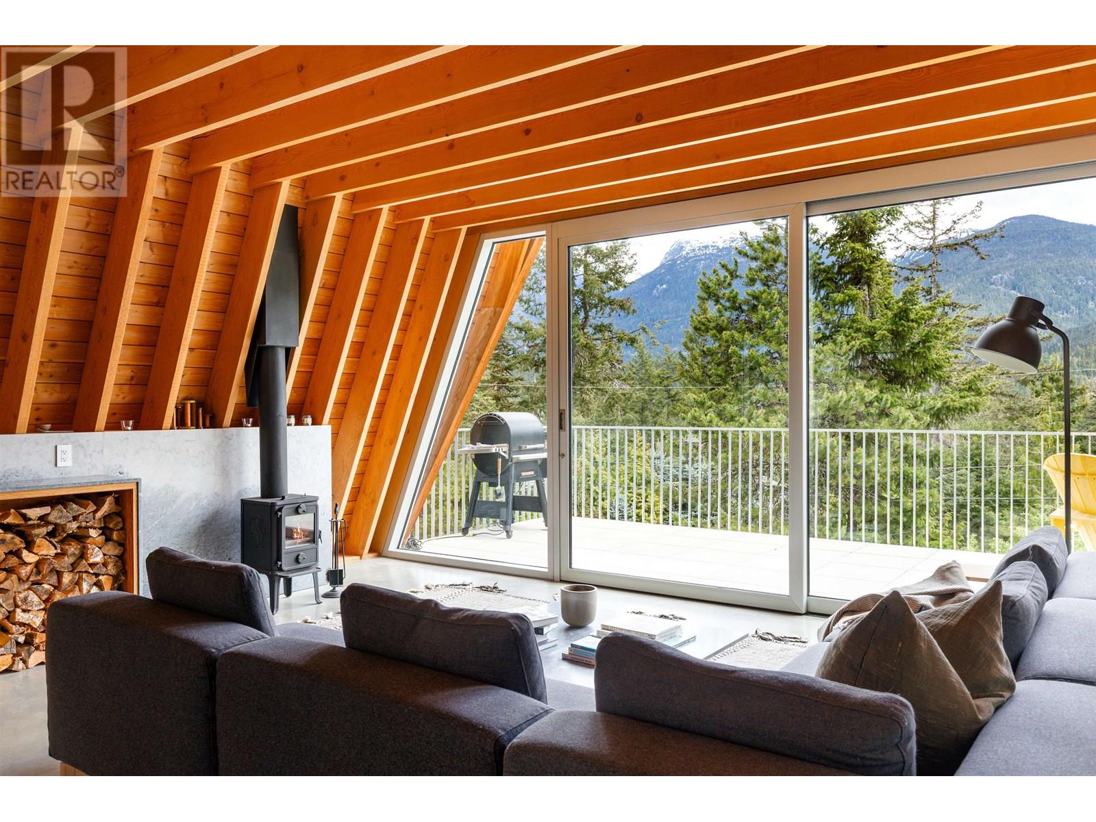 9501 Emerald Drive, Whistler, British Columbia  V8E 0G5 - Photo 4 - R2979718