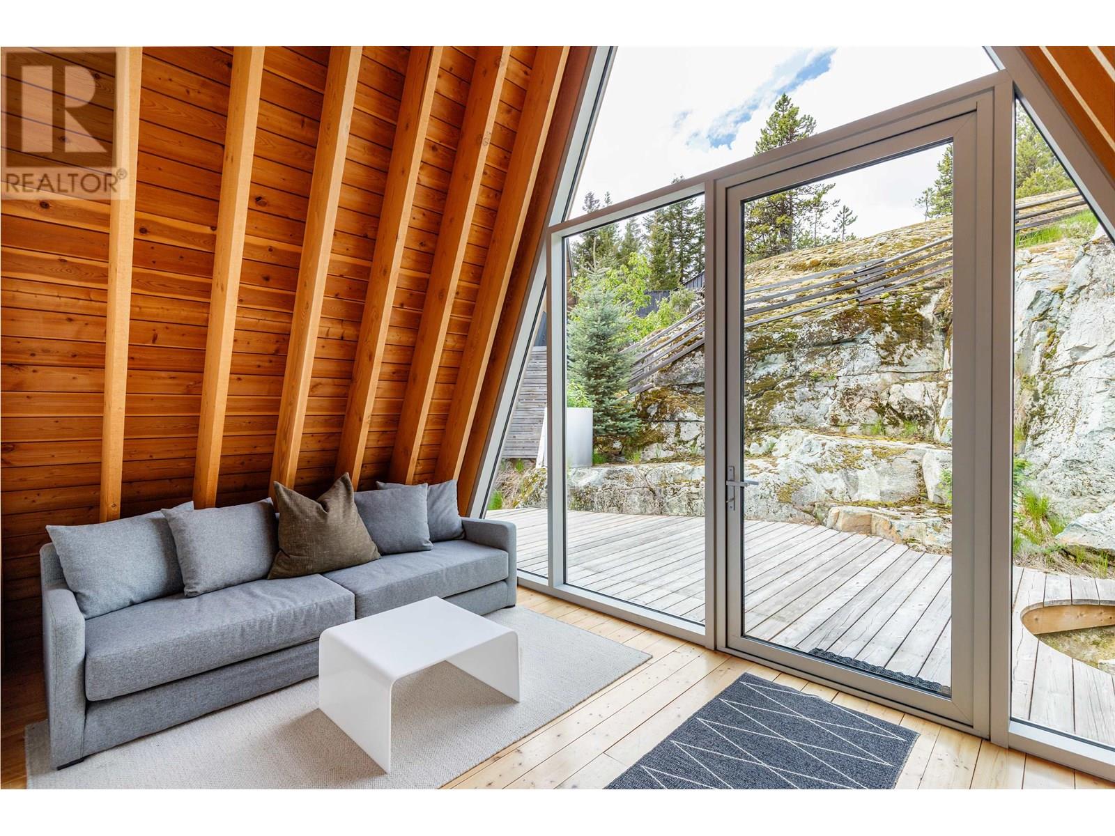 9501 Emerald Drive, Whistler, British Columbia  V8E 0G5 - Photo 13 - R2979718