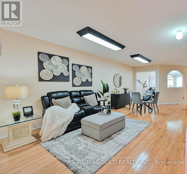 11 Caversham Drive, Brampton, Ontario  L6R 0N3 - Photo 2 - W12214670