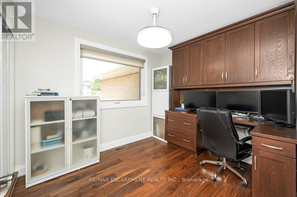1484 Seaview Drive, Mississauga, Ontario  L5J 1X5 - Photo 22 - W12217467