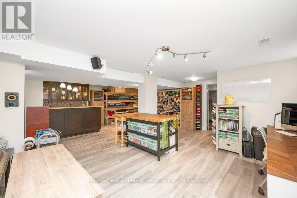 1484 Seaview Drive, Mississauga, Ontario  L5J 1X5 - Photo 27 - W12217467