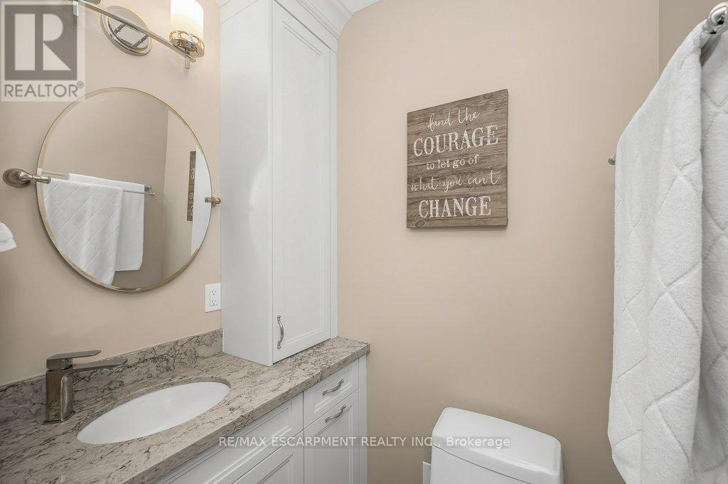 1484 Seaview Drive, Mississauga, Ontario  L5J 1X5 - Photo 21 - W12217467