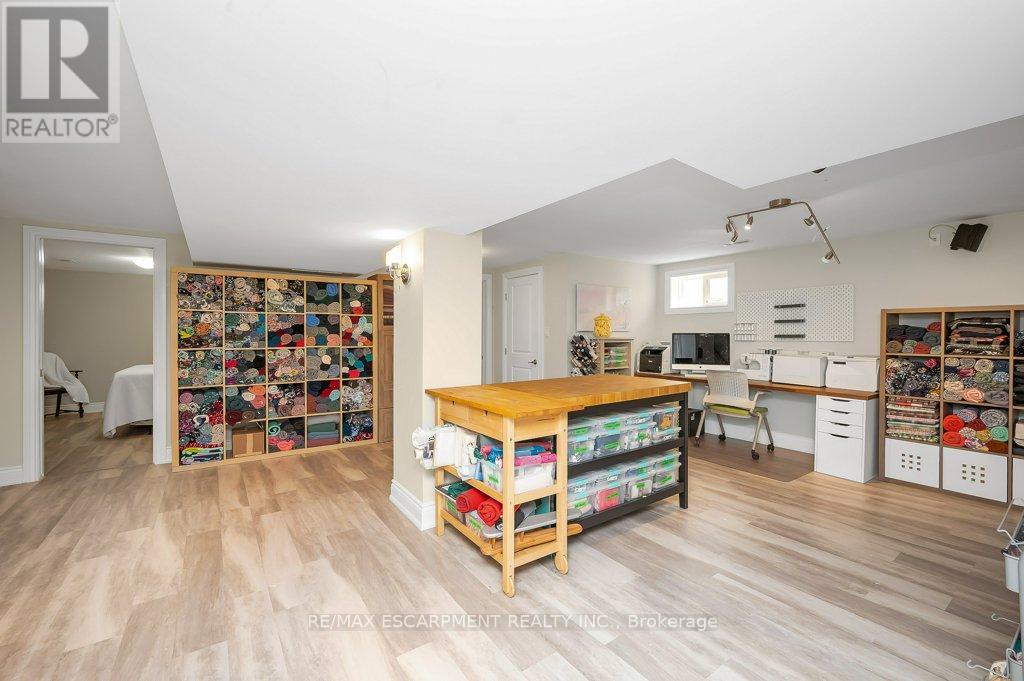 1484 Seaview Drive, Mississauga, Ontario  L5J 1X5 - Photo 29 - W12217467