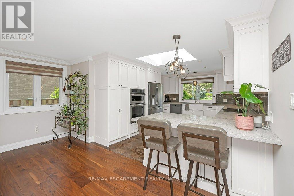 1484 Seaview Drive, Mississauga, Ontario  L5J 1X5 - Photo 8 - W12217467