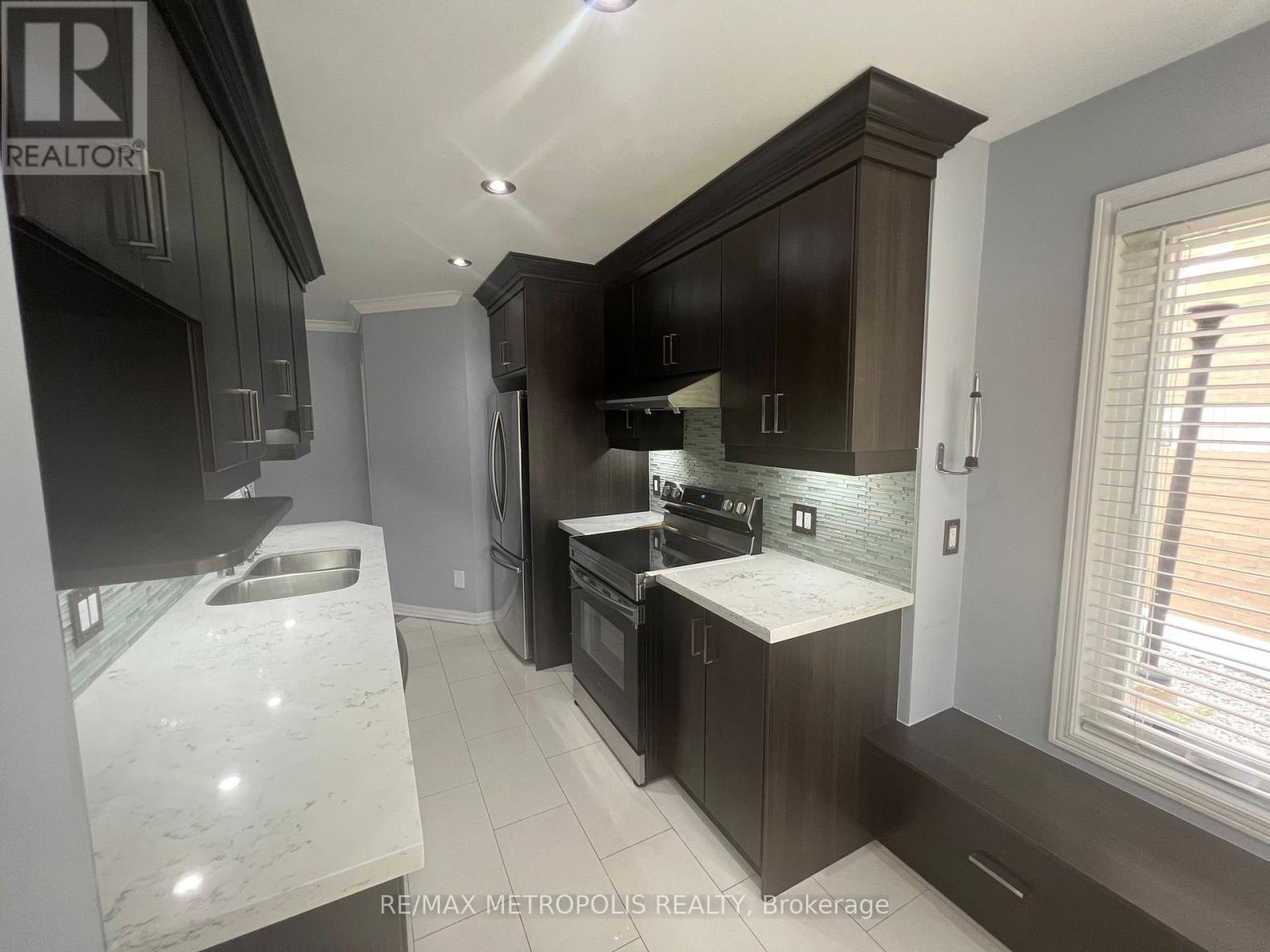 909 - 29 Rosebank Drive, Toronto, Ontario  M1B 5Y7 - Photo 3 - E12217567