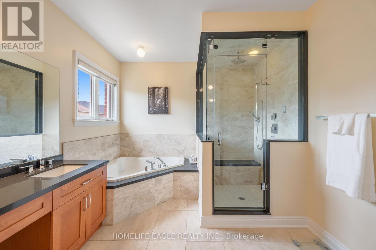 218 Frederick Curran Lane, Newmarket, Ontario  L3X 3J2 - Photo 19 - N12217560