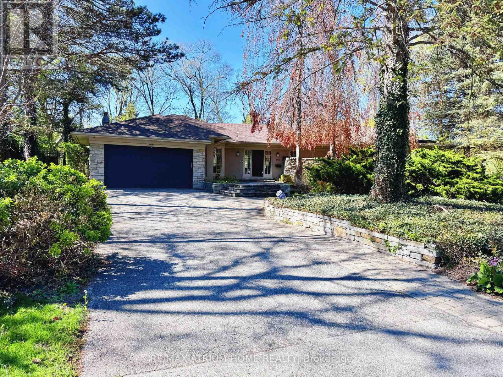 223 TRELAWN AVENUE, Oakville, Ontario