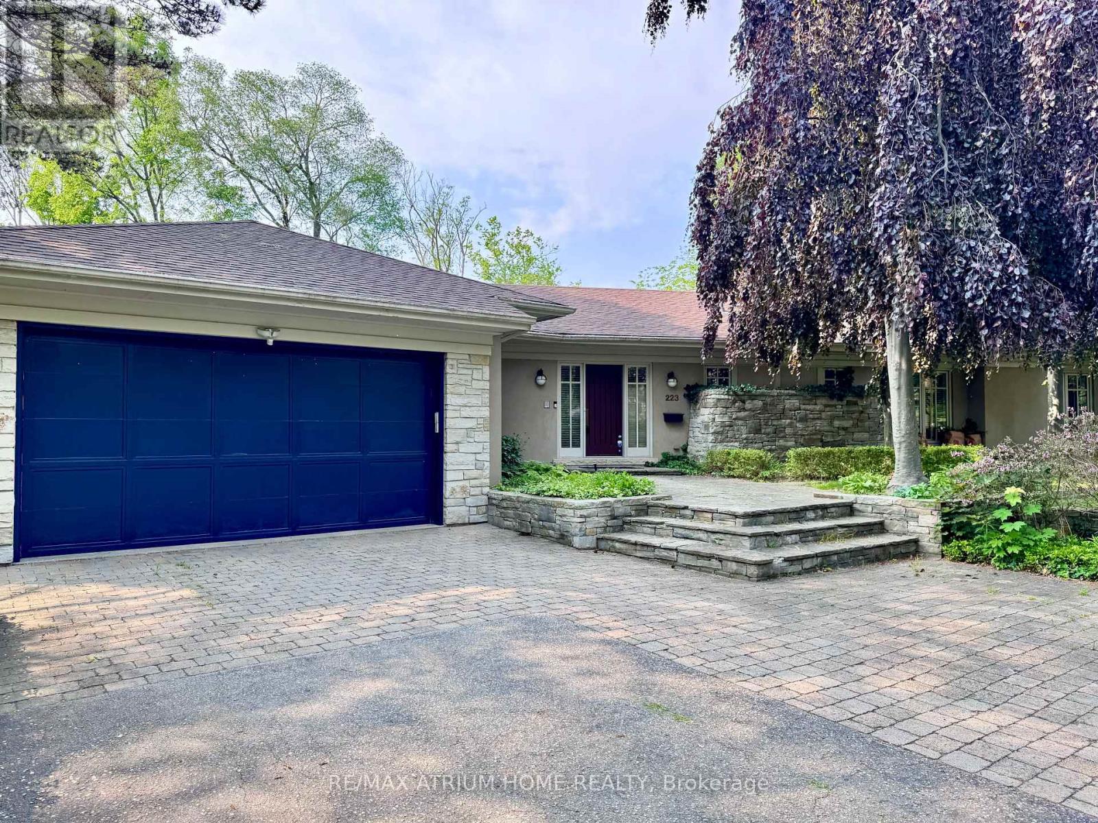 223 Trelawn Avenue, Oakville (Mo Morrison), Ontario  L6J 4R3 - Photo 2 - W12217576