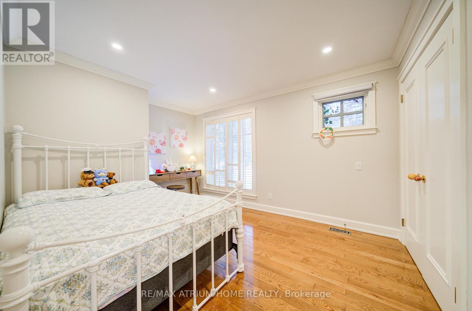 223 Trelawn Avenue, Oakville (Mo Morrison), Ontario  L6J 4R3 - Photo 21 - W12217576