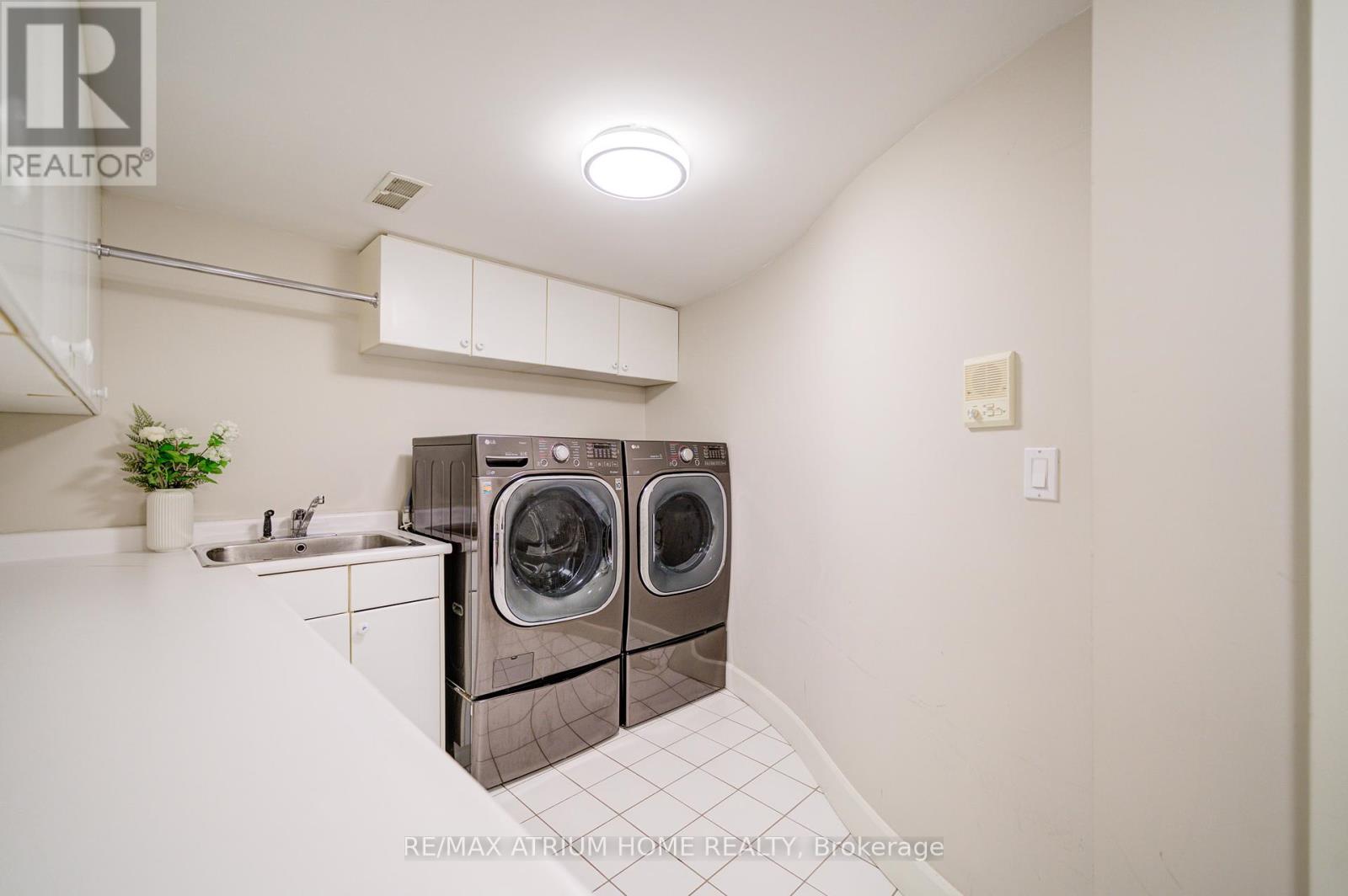 223 Trelawn Avenue, Oakville (Mo Morrison), Ontario  L6J 4R3 - Photo 22 - W12217576