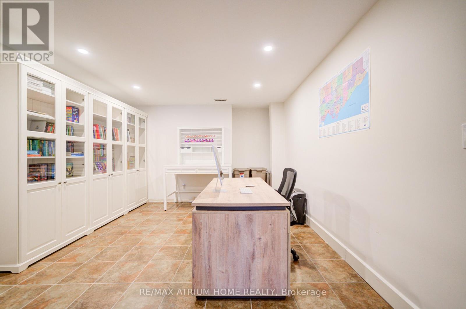 223 Trelawn Avenue, Oakville (Mo Morrison), Ontario  L6J 4R3 - Photo 24 - W12217576