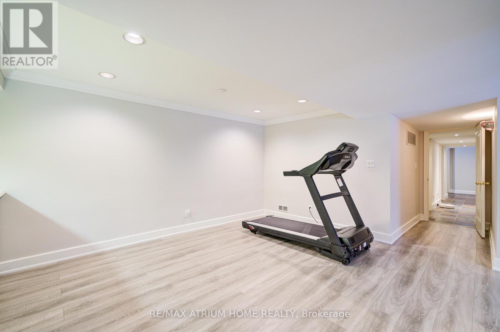 223 Trelawn Avenue, Oakville (Mo Morrison), Ontario  L6J 4R3 - Photo 28 - W12217576